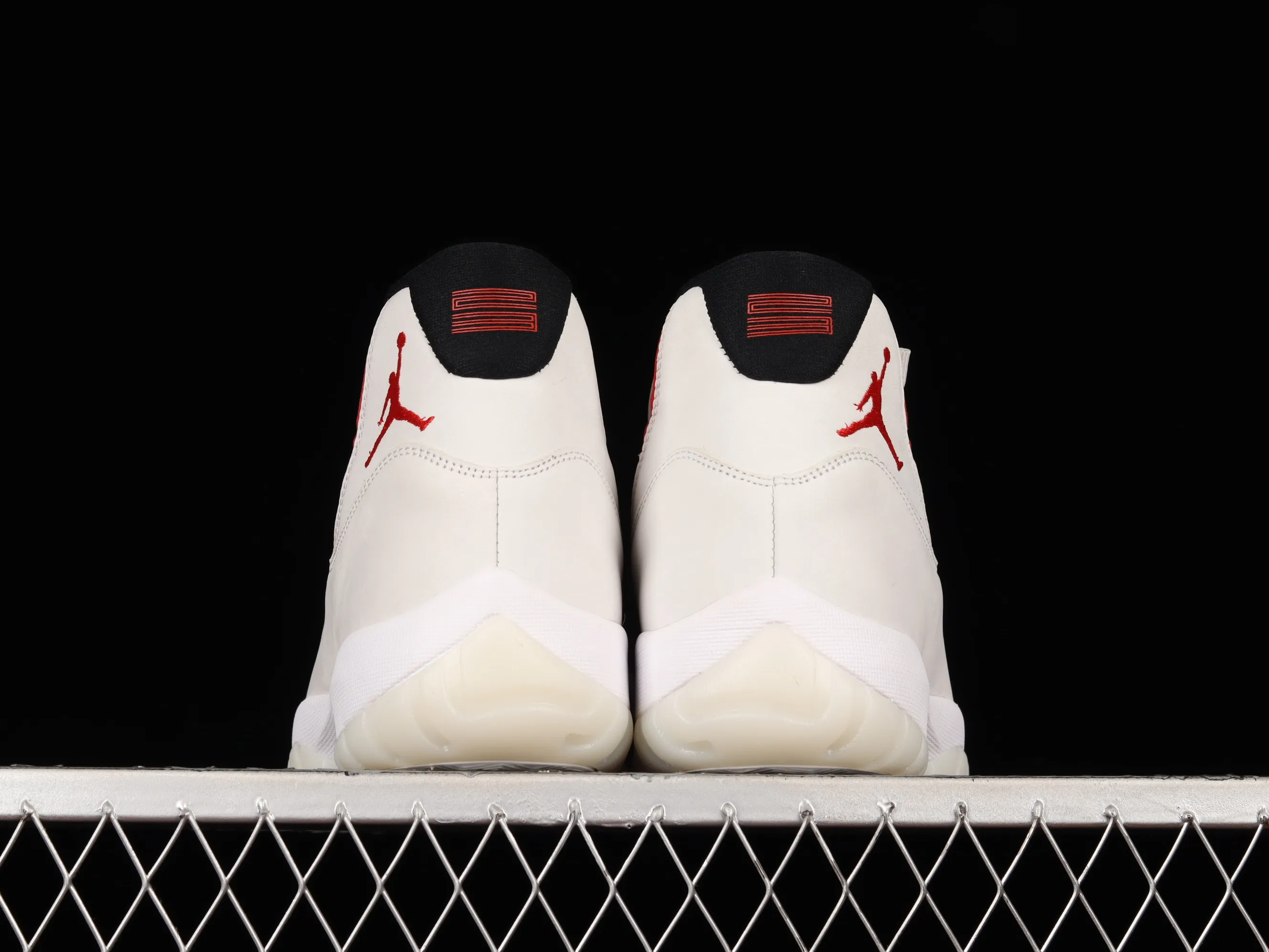 All categories Air Jordan Jordan series basketball shoes Air Jordan 11 F version Air Jordan 11 "Platinum Tint" AJ11 Joe 11 Bugs Bunny 378037-016